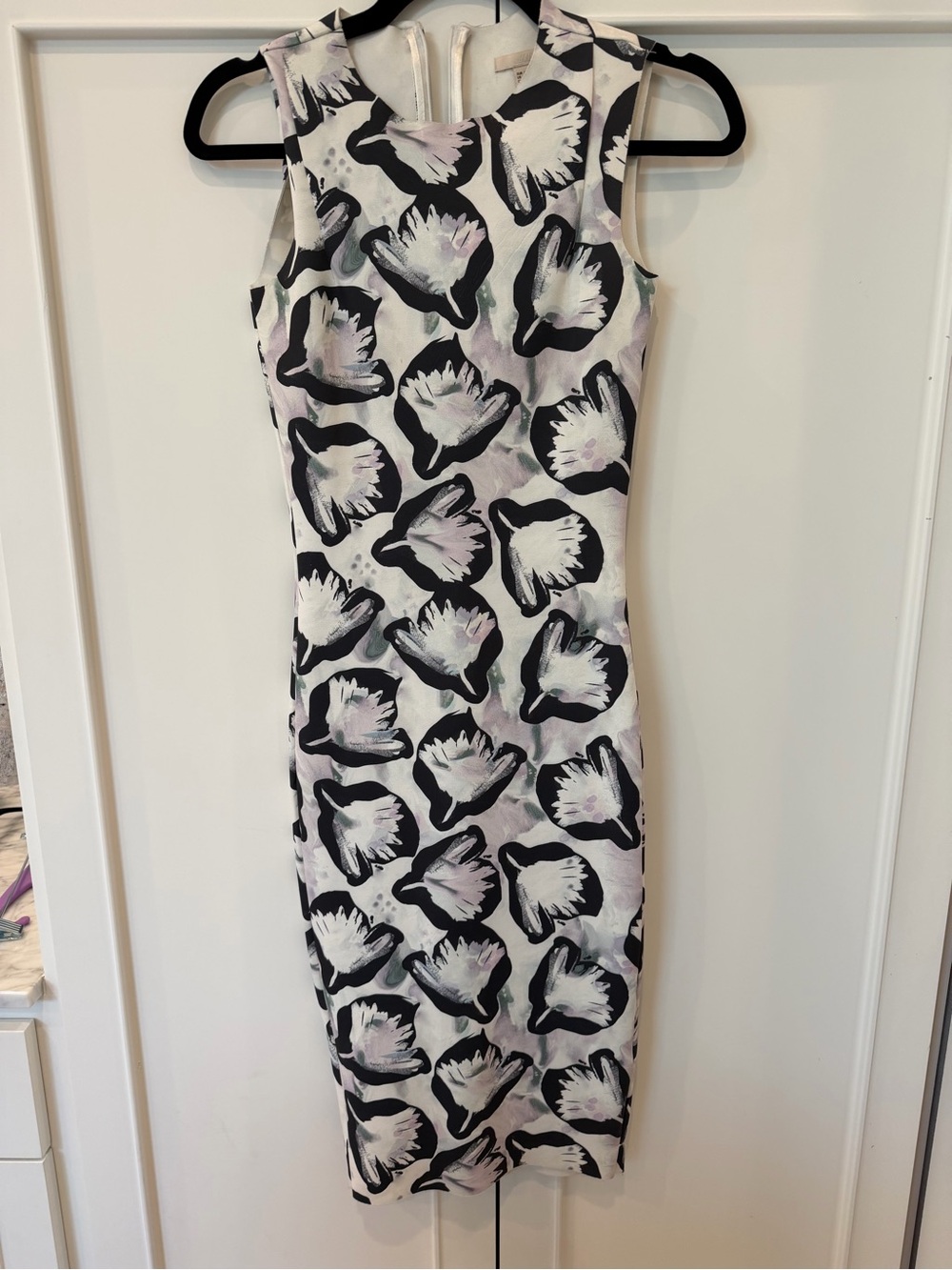 H&M Form fitting midi dress